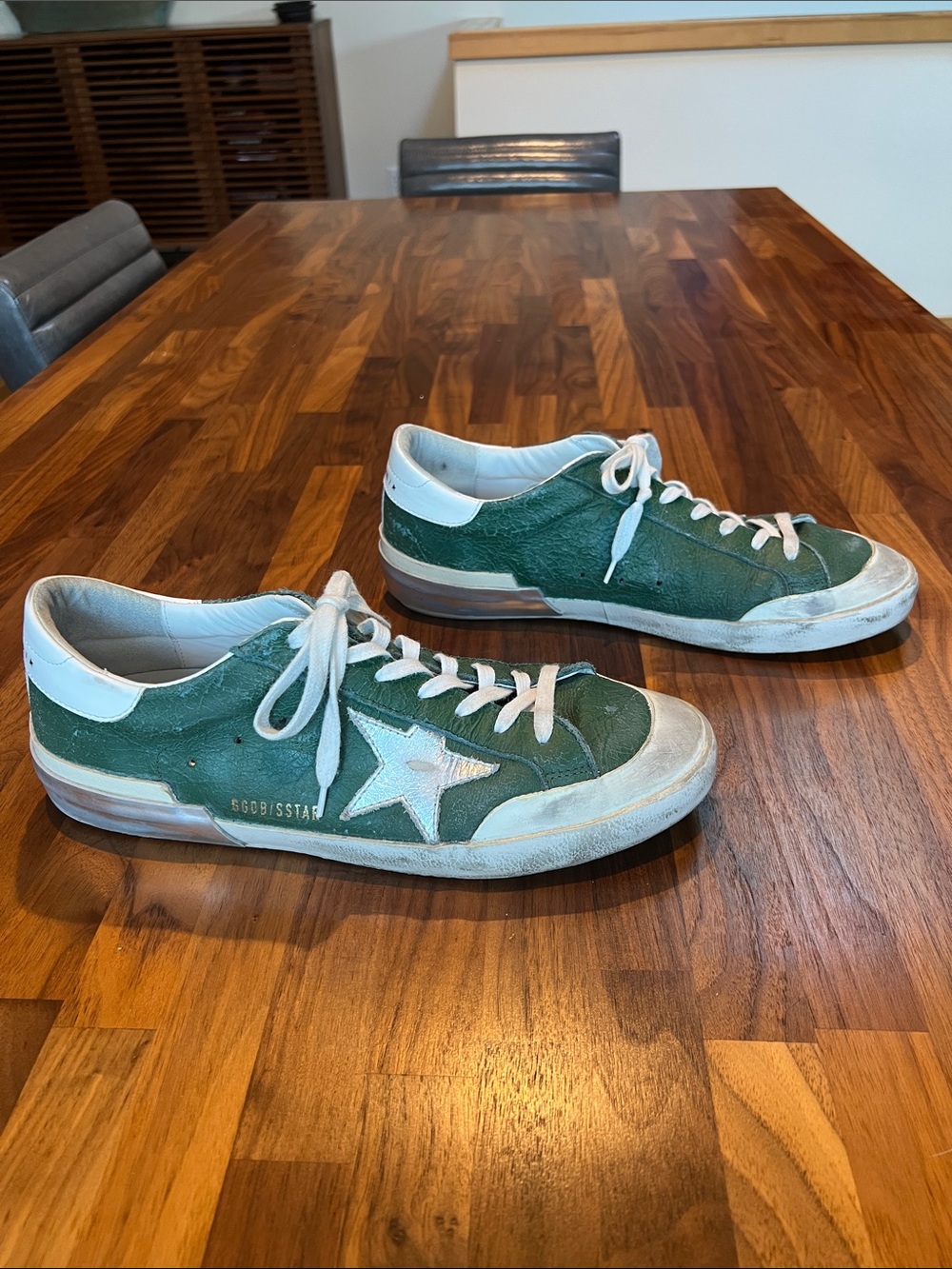 Golden Goose Green Leather Low-Top Sneakers with White Accents - Picture 2 of 6